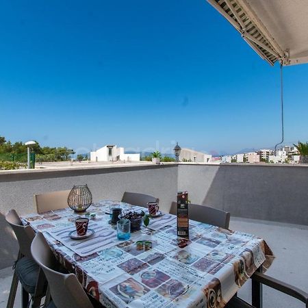 Apartment Vesna With Balcony & Free Parking Makarska Eksteriør billede