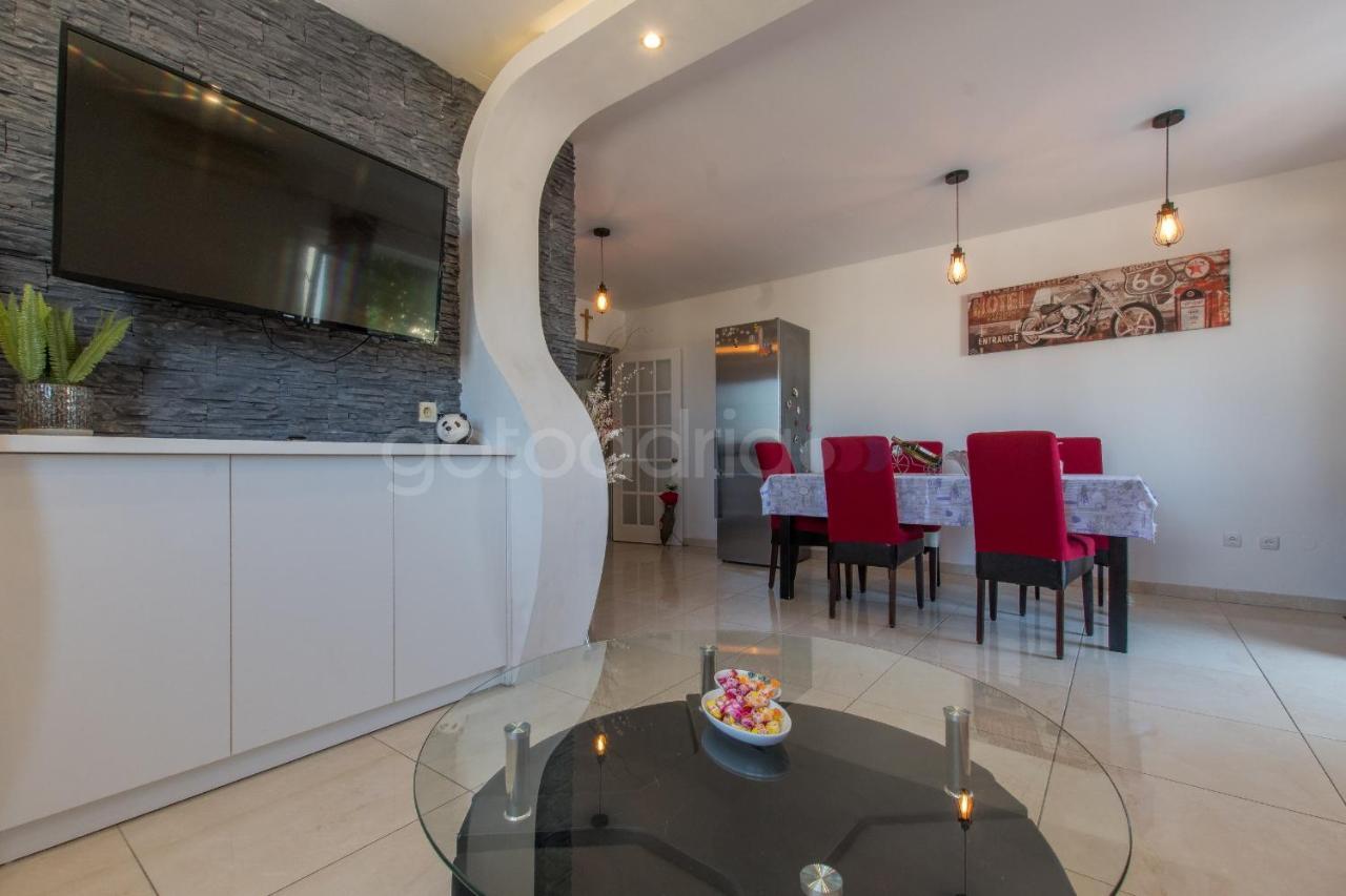 Apartment Vesna With Balcony & Free Parking Makarska Eksteriør billede