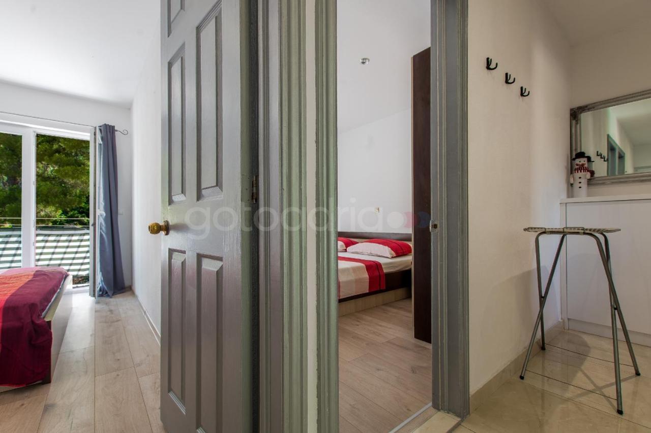 Apartment Vesna With Balcony & Free Parking Makarska Eksteriør billede