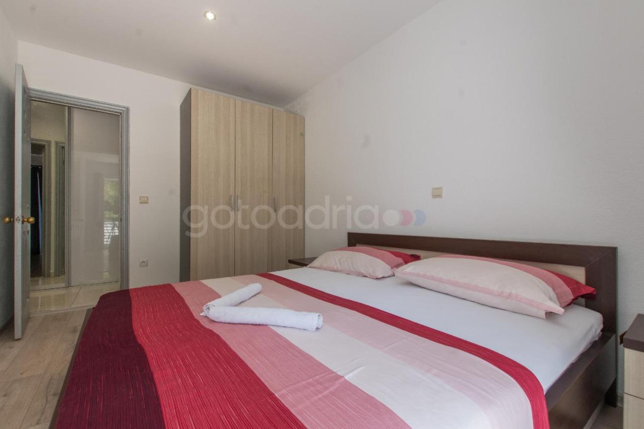 Apartment Vesna With Balcony & Free Parking Makarska Eksteriør billede